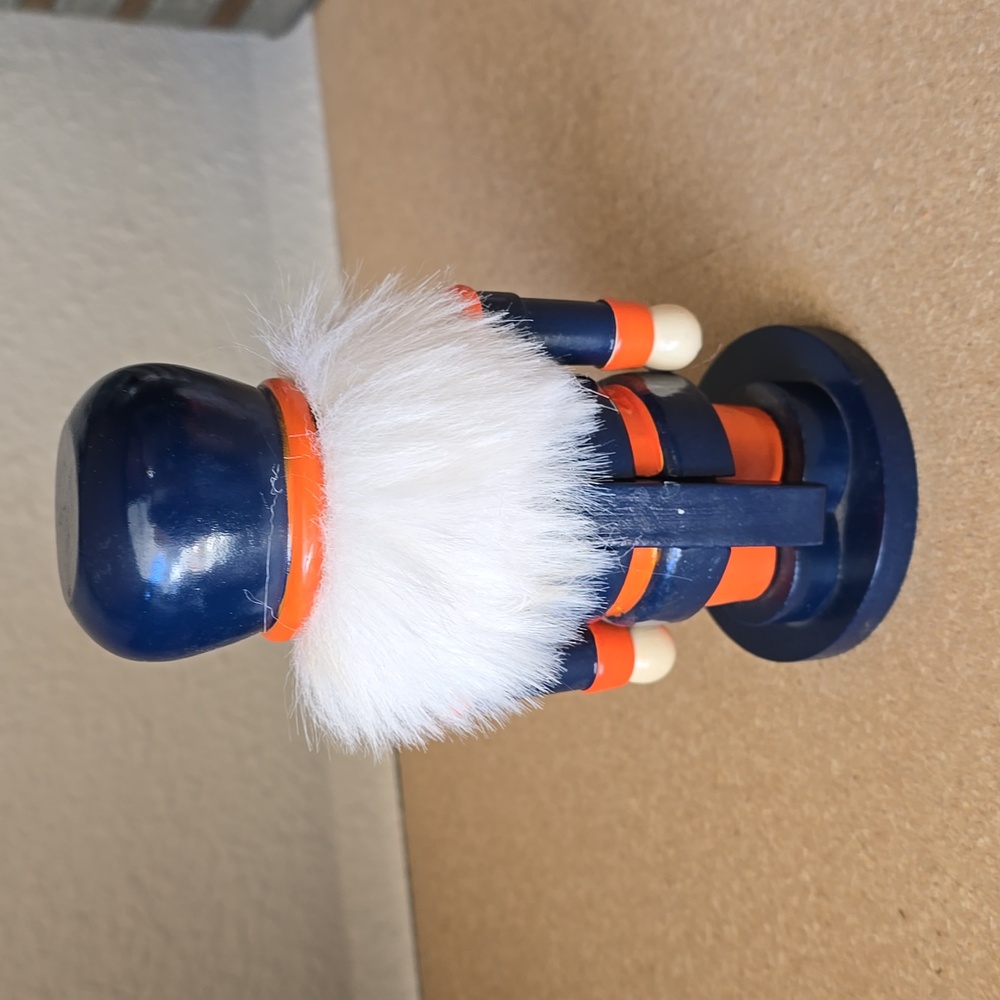 Small nutcracker - Picture 2 of 3